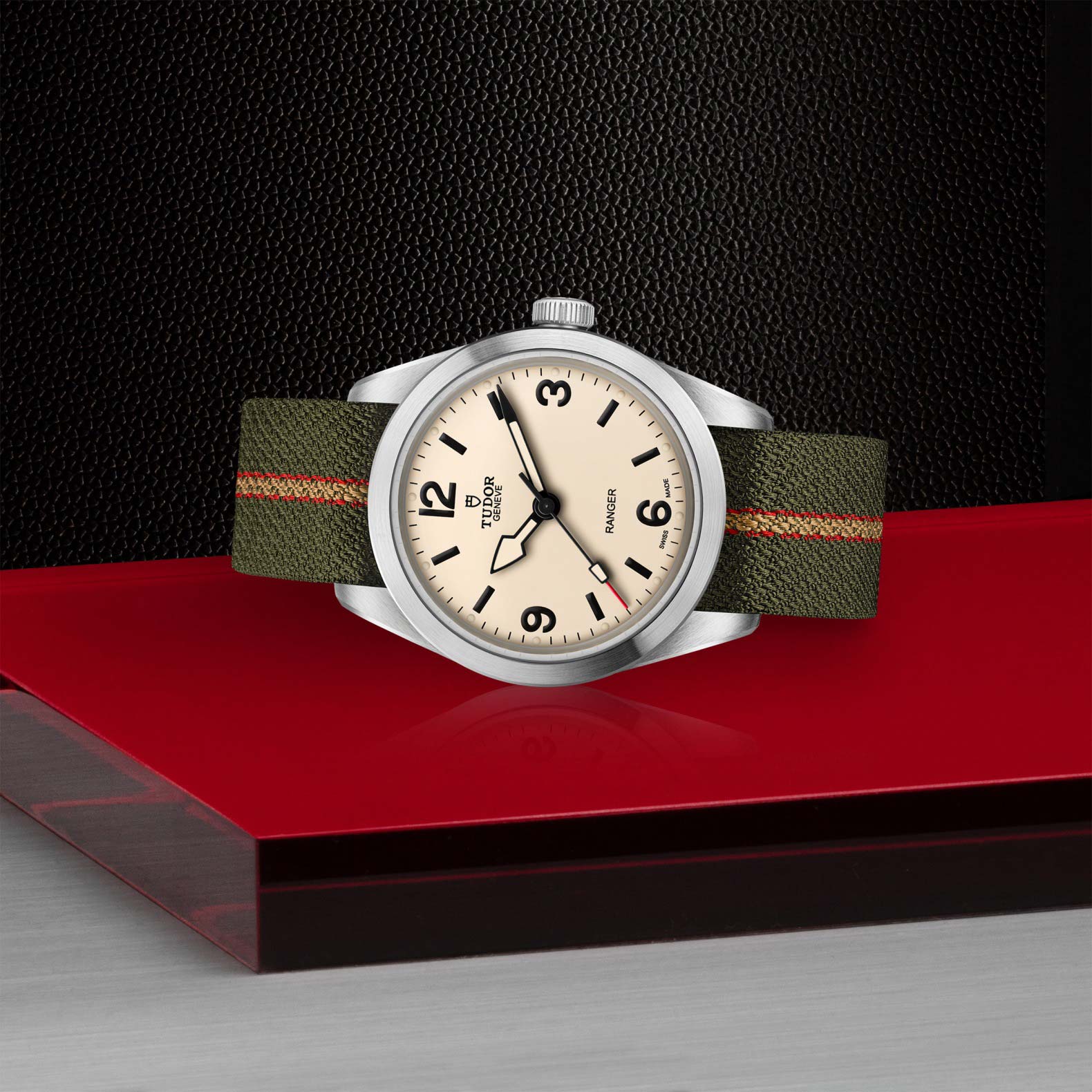https://raffijewellers.com/wp-content/themes/raffi/tudor/assets/model/tudor_watch_assets_in_store_laying_down/M79950-0011.jpg