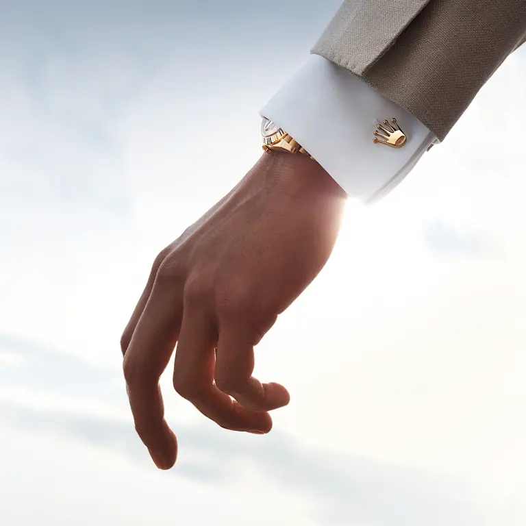 discover-rolex-accessories-rolexcufflinks_2403jva_001-portraitjpg